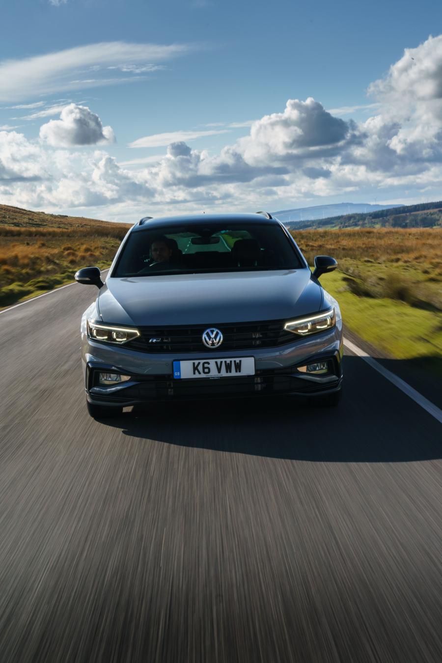  Volkswagen Passat Estate R-Line Edition (B8) 2019 года  (UK) (фото 4 из 31)